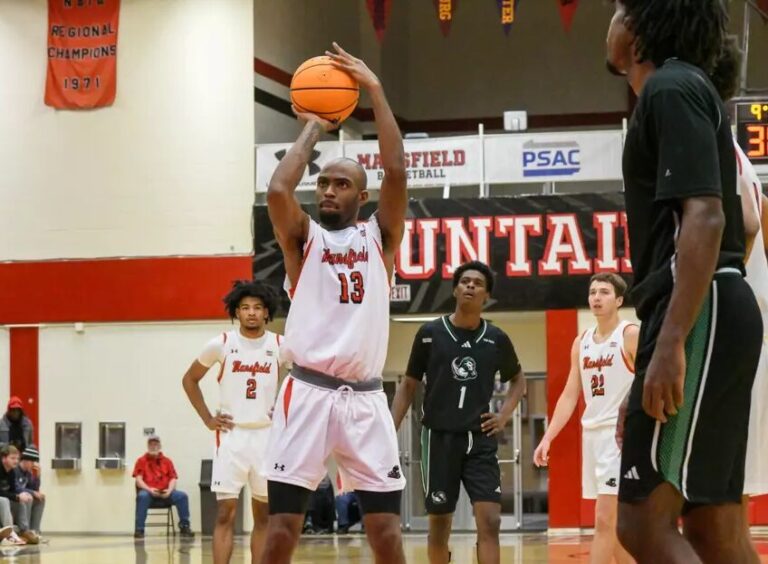 Mansfield Unable to Overcome Seton Hill