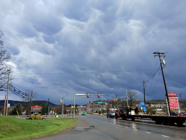Strong Thunderstorms with Heavy Rain are Possible Today