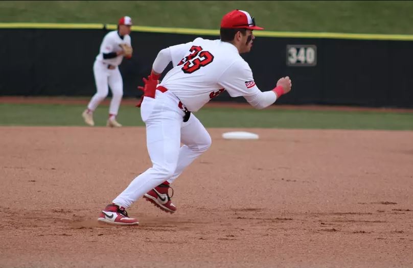 Mansfield Strikes Early, Hold Off Griffins in 4-1 Victory